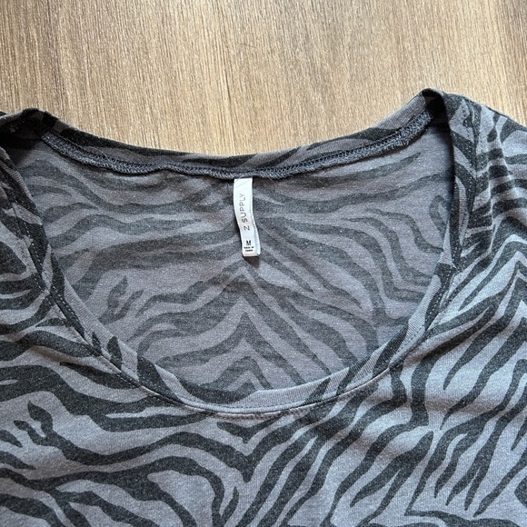 Zsupply Gray and black zebra tee - Picture 2 of 4